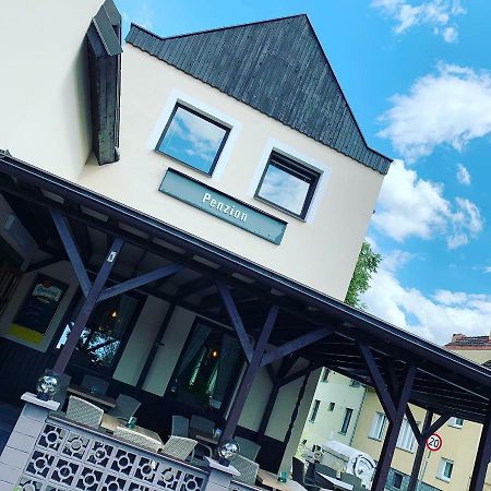 Penzion&Restaurace U Vily Sezimovo Ústí Esterno foto