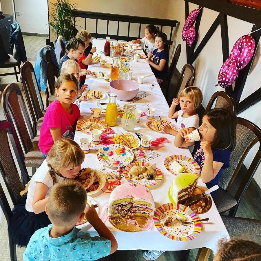 Penzion&Restaurace U Vily Sezimovo Ústí Esterno foto