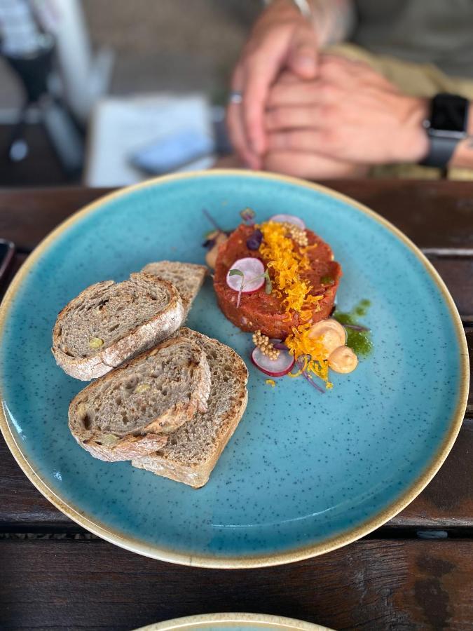 Penzion&Restaurace U Vily Sezimovo Ústí Esterno foto