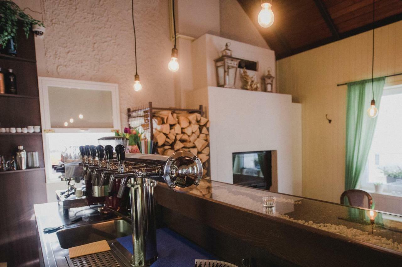 Penzion&Restaurace U Vily Sezimovo Ústí Esterno foto