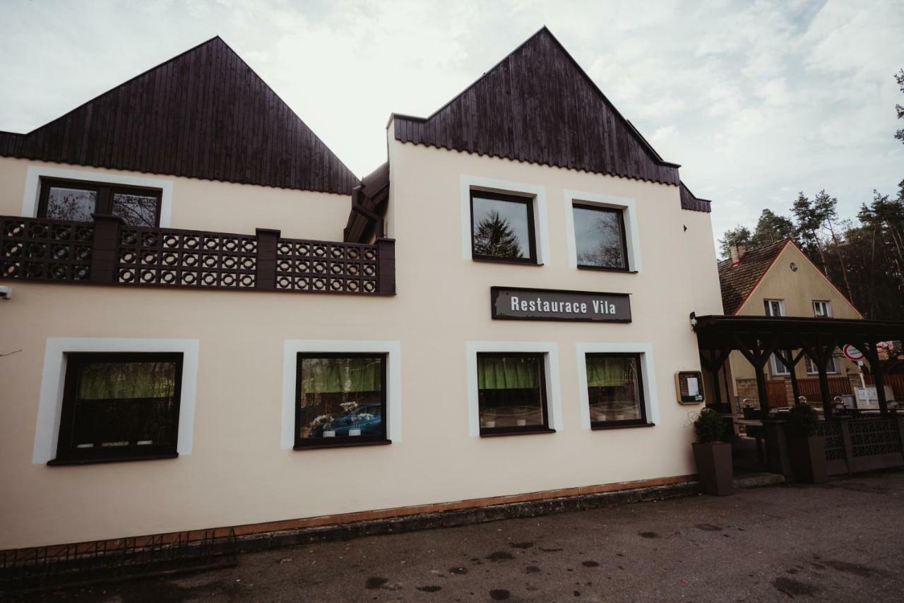 Penzion&Restaurace U Vily Sezimovo Ústí Esterno foto