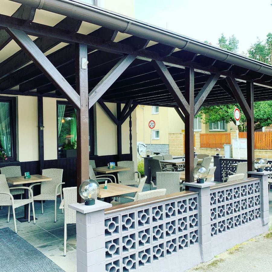 Penzion&Restaurace U Vily Sezimovo Ústí Esterno foto