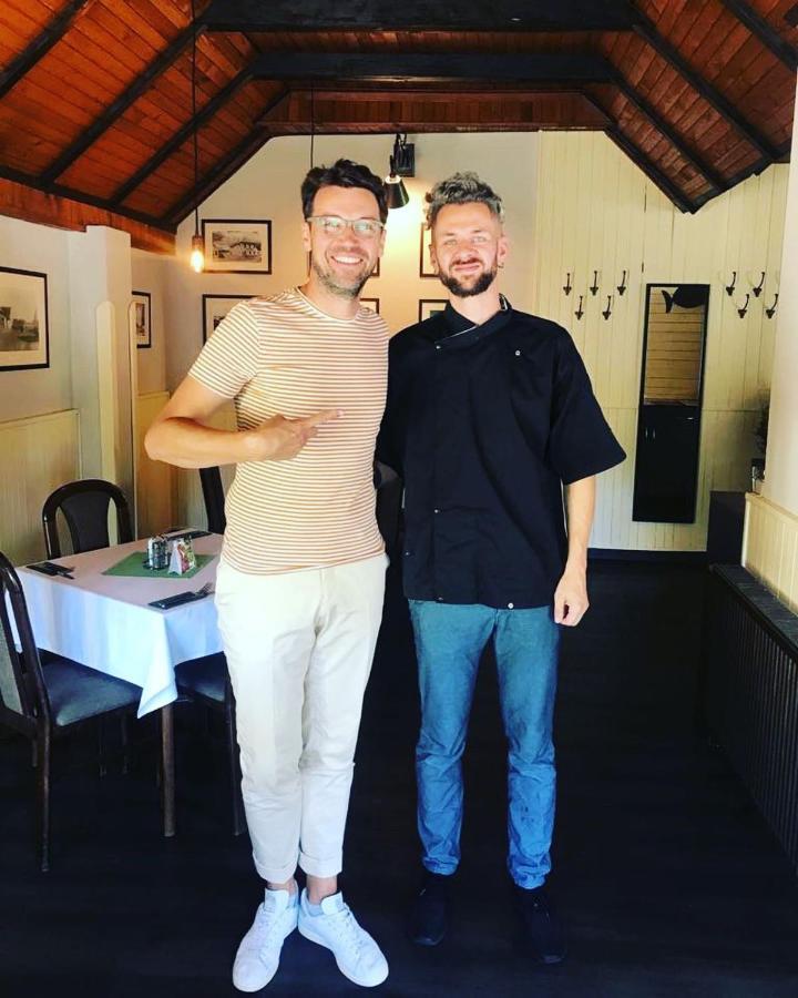 Penzion&Restaurace U Vily Sezimovo Ústí Esterno foto
